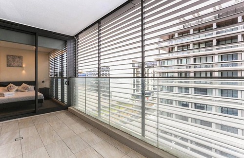 Waterloo Apartment | New, Bright Apartment in Waterloo near park