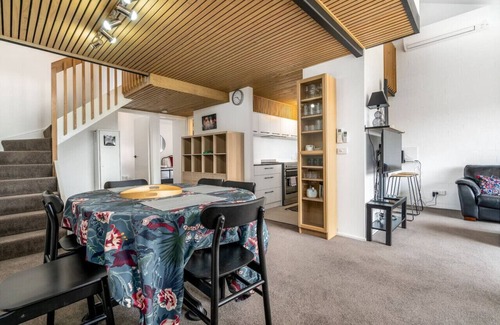 Kingston Apartment | New to VRBO: 3BR Loft Apt 1min to Kingston Foreshore!