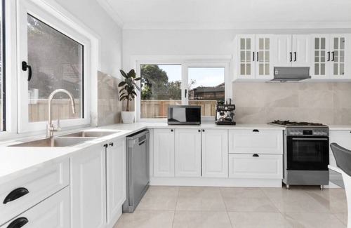 Brooklyn Bed & Breakfast | Newly Built- Private Room Close to City/Highpoint/Melbourne Airport (1)