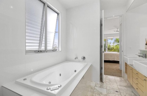 Tewantin Apartment | North Facing River Front Stunning Apartment - Unit 2, 9 Hilton Esplanade