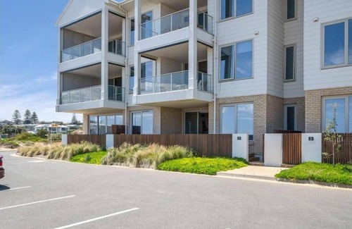 Moana Apartment | Ocean Front 2 Bedroom Apartment Moana