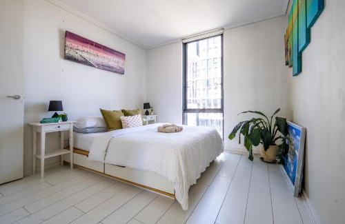South Melbourne Apartment | Ocean view apartment close to CBD with indoor pool.