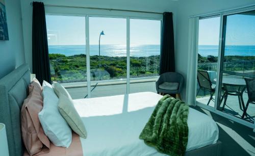 Halls Head Apartment | Ocean View Beach House !