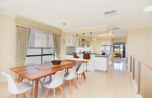 Moana House | Ocean View Moana - Sumptuous Esplanade Home with Stunning Sea Views - Perfect for Entertaining