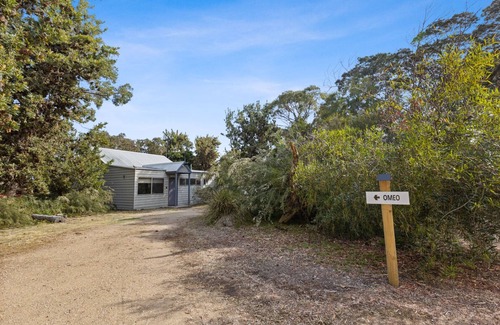 Forge Creek House | Omeo - Waterfront Retreat: Secluded lodges perfect for nature lovers