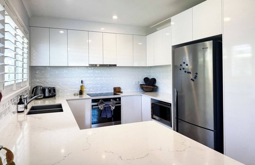 Denhams Beach House | On Munjip Trail to Denhams Beach - Centrally Located South Coast Beach Retreat