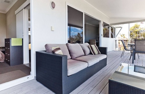 Fremantle Apartment | One bedroom boutique penthouse apartment with 180 degree city and ocean views.