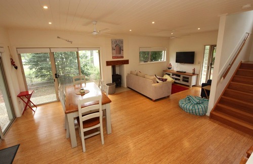 Arakoon House | Osprey lodge is positioned for maximum privacy and to capture the much...
