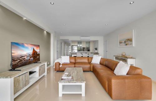 Huskisson Apartment | Our Beach House at Husky - Stay for 3 Pay for 2! Coastal Couples Escape