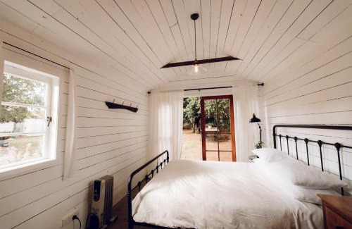 Flaxton House | Pelham Cottage, Kondalilla Falls