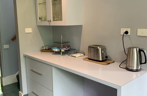 Trentham House | Pet friendly - in town. Sleeps 6 - 2 wood fires 2 split systems.