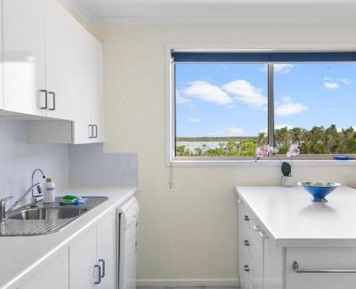 Loch Sport House | Picturesque Lakeside Getaway: Views, Beach, Park