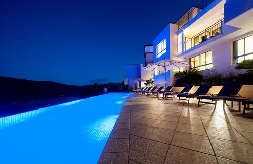 Airlie Beach Apartment | Pinnacles