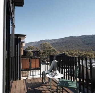 Lake Crackenback House | PISTE LUXURY CHALET - Lake Crackenback Resort