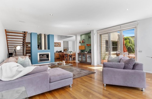 Pokolbin House | PLAY A ROUND - THE VINTAGE HOLIDAY HOUSES