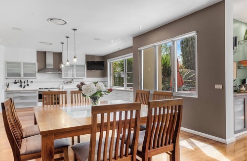 Pokolbin House | PLAY A ROUND - THE VINTAGE HOLIDAY HOUSES