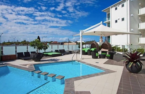 Ballina Apartment | Pool View Retreat - Free WIFI