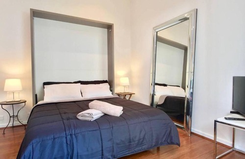 Potts Point Apartment | Potts Point Terrace Apartment with City View