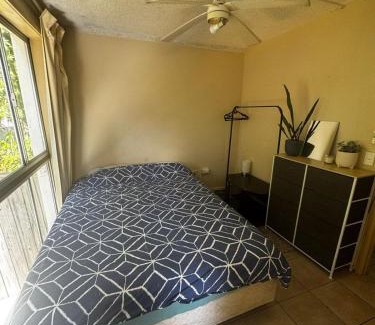 Surfers Paradise House | Private Room close to beach & tram