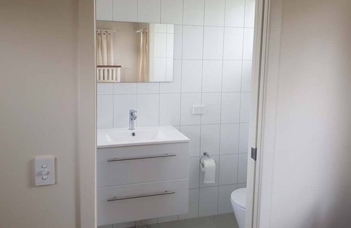 Mullumbimby Apartment | Private studio - two minutes walk to town.