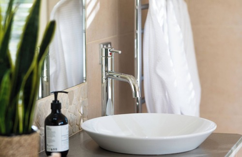 Emerald Bed & Breakfast | Private Suite, Spa, Double shower, log fire, rural views & farm animals
