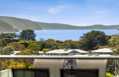 Lorne Apartment | Questa E Bella - Perfect Location, Wifi, Games And More