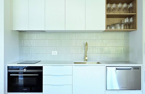 Noosa Heads Apartment | Recently renovated Portofino 6 - Beach-side holiday.