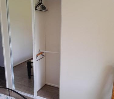 Trott Park Hostel | Red Kennel Budget Private Rooms - Trott Park