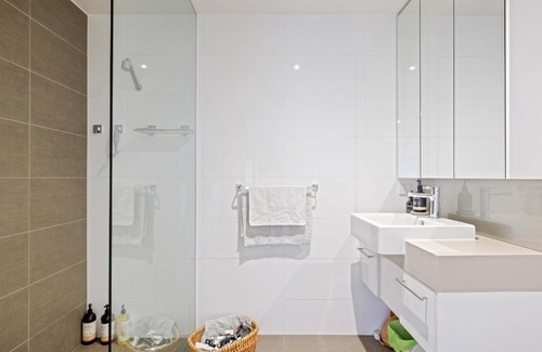 San Remo House | Rejuvenate San Remo - WiFi, Parking, Beach 200m, Family Friendly