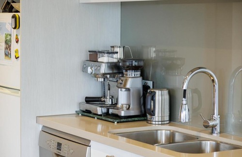 San Remo House | Rejuvenate San Remo - WiFi, Parking, Beach 200m, Family Friendly