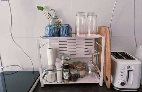 Miranda Apartment | Relax close to city,a studio 10 mins from the beaches and Westfield shopping C.