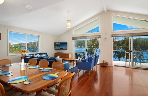 Hardys Bay House | Relax, Refresh, Breathe by HolidayCo.