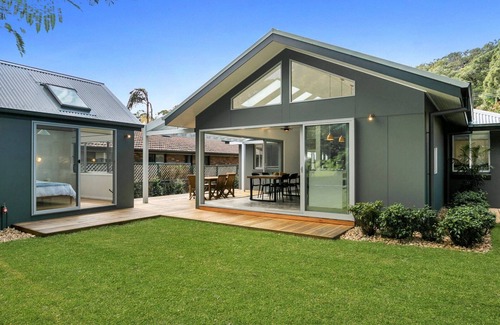 Pretty Beach Central Coast House | Relaxing Getaway by HolidayCo.