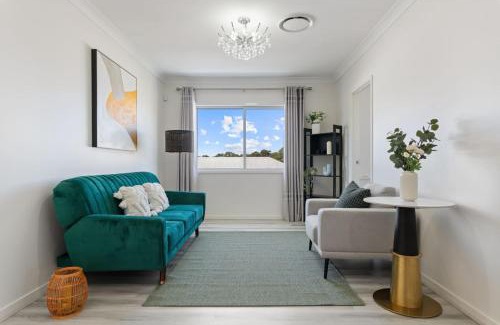 Thornlands House | Relaxing Getaway Near the Bay Stylish n Spacious
