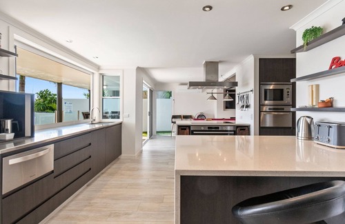 Mooloolaba House | Remarkable Six Bedroom Waterfront Home! Perfect for the extended family