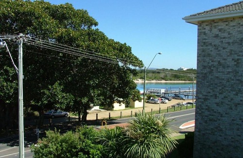 Forster Apartment | Renas Court, Unit 6, 72 Little Street