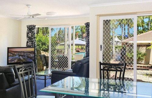 Golden Beach Apartment | Resort Style - The Oasis Resort Villa 7, 2 Landsborough Pde
