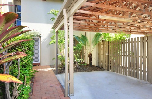 Golden Beach Apartment | Resort Style - The Oasis Resort Villa 7, 2 Landsborough Pde