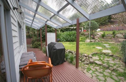 Upwey House | Rezara House - 1 to 4 bedroom house