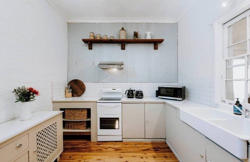 Central Mudgee Cottage | Riddell Cottage A Victorian Hideaway in Town