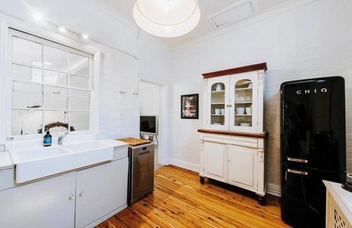 Central Mudgee Cottage | Riddell Cottage A Victorian Hideaway in Town