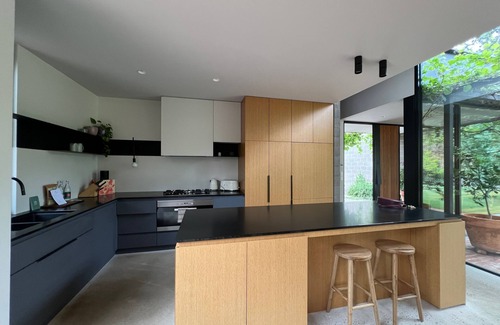 Kyneton House | RIVER HOUSE - COOL MODERNITY BY THE RIVER, KYNETON