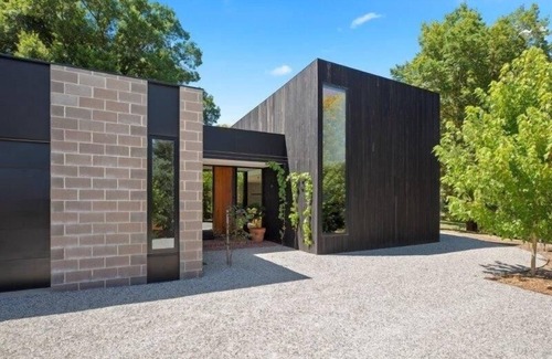 Kyneton House | RIVER HOUSE - COOL MODERNITY BY THE RIVER, KYNETON