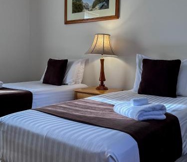 Ross Hotel | Riverview at Ross