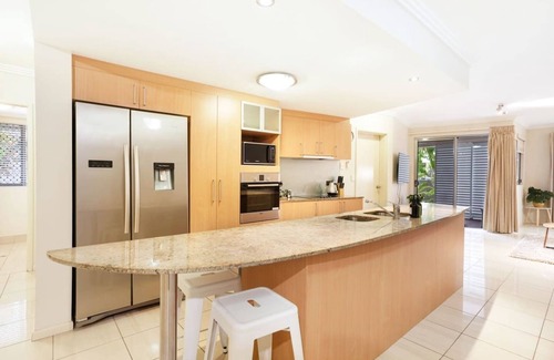 Cairns North Apartment | Royal Pavillions City Escape- Luxurious Apartment | Pool | Walk to Esplanade & Dining