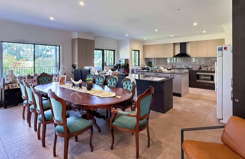 Labertouche House | Rustic Winery Villa | 5BR Stay with Scenic Views