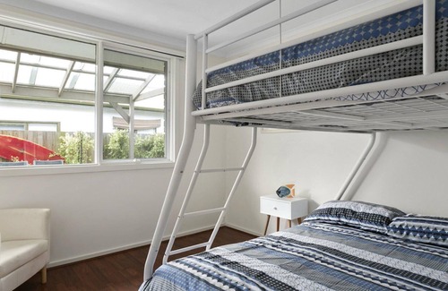 Rye House | Rye Beachfront Gem - Spacious Bayside unit