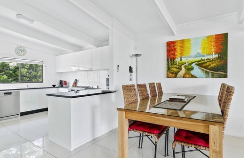 Vincentia House | Sabia Beach House Vincentia - Family Fun - Beachfront