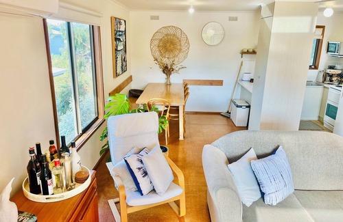 Ventnor House | "Salt Water" Holiday Home Ventnor - Phillip Island- Walk to Beach - Pet Friendly