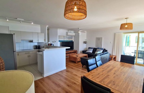 Scarborough Apartment | Sandcastles Beachfront ☆ Luxury Retreat Apartment
